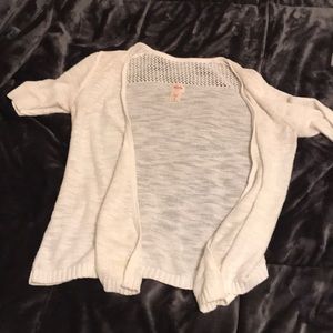 Short sleeve white sweater